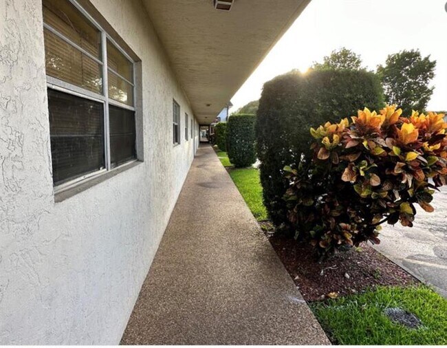 Building Photo - 5900 NW 17th Pl