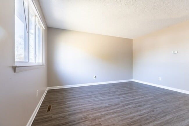 Building Photo - Spacious Split-Level Comfort & Modern Style in Columbus!