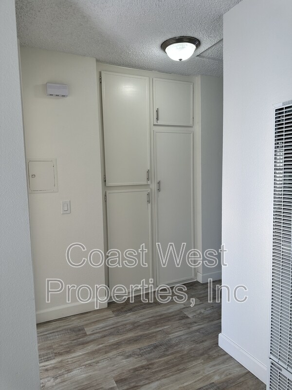 Building Photo - 3563 Roosevelt St