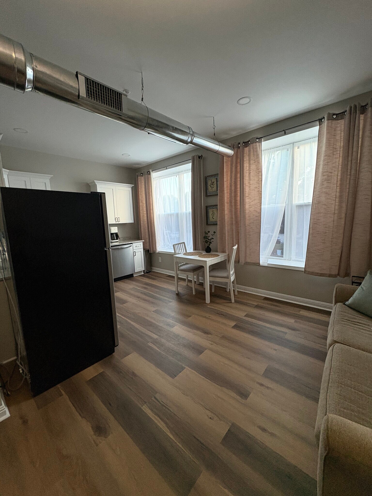 Building Photo - 111 E Main St