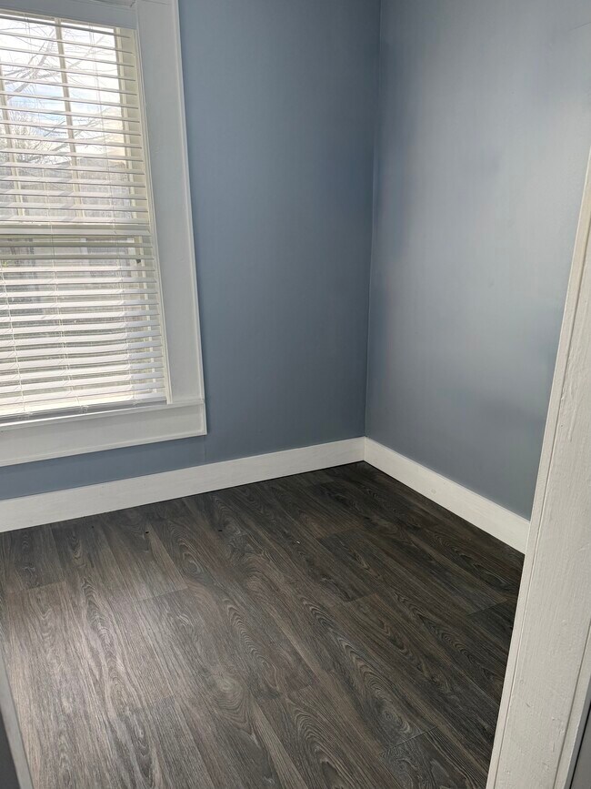 Building Photo - 119 S Mcsweyn Pl