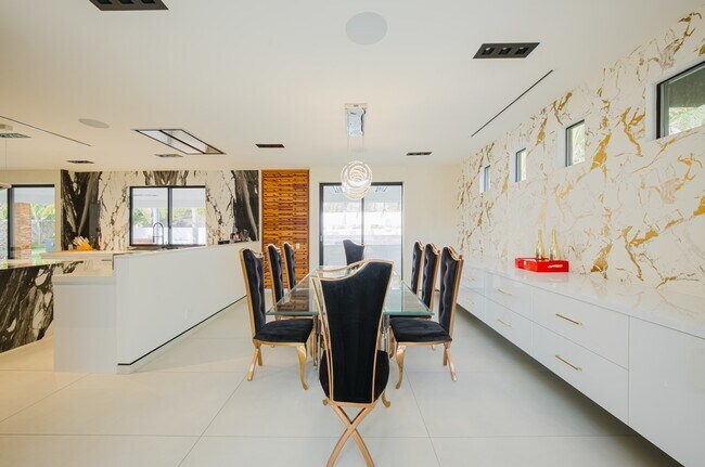 Building Photo - 25879 Chalmers Pl