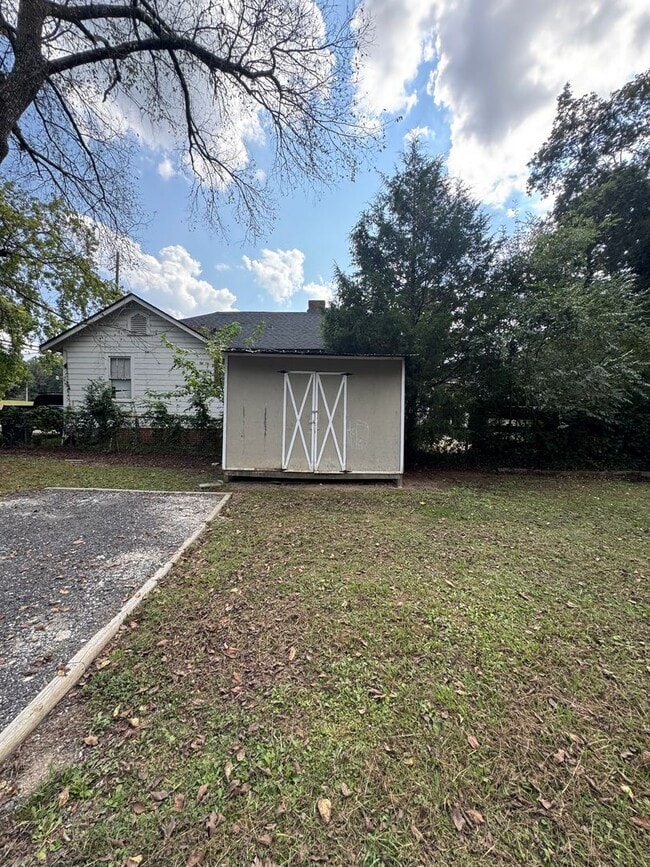 Building Photo - Updated 3/2 House across Shorter Universit...