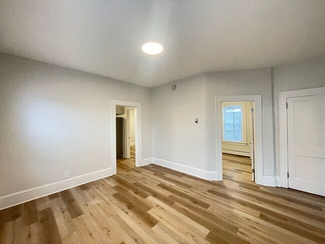 Building Photo - 386 Rimmon St
