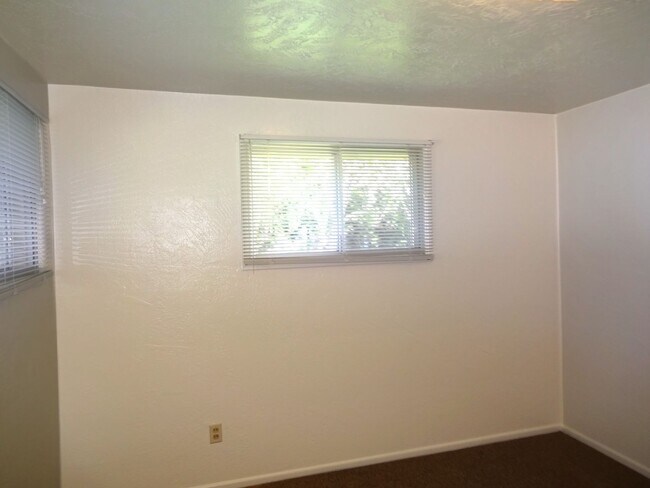 Building Photo - 655Mayfair - FH