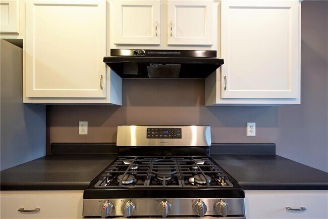 Building Photo - 312 Pieris Dr