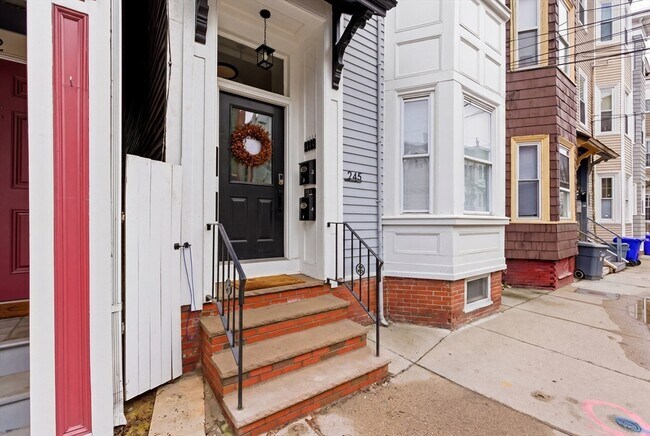 Building Photo - 245 W Fifth St