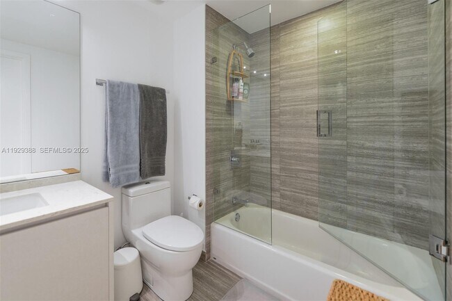 Building Photo - 1010 Brickell Ave