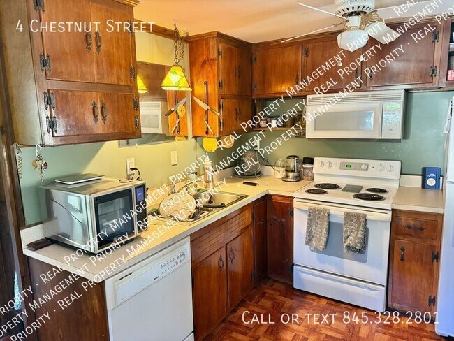 Building Photo - 4 Chesnut Street-