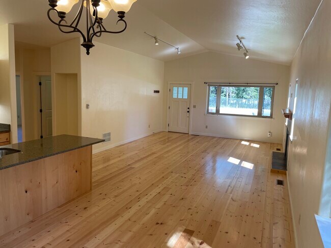 Living Rm. - 714 State Park Rd