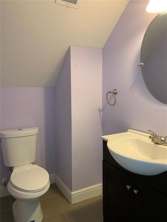 Building Photo - 2220 Heathwood Cir