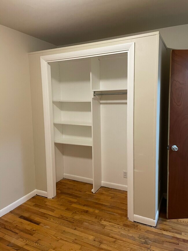 Building Photo - 2501 Edgewood Dr