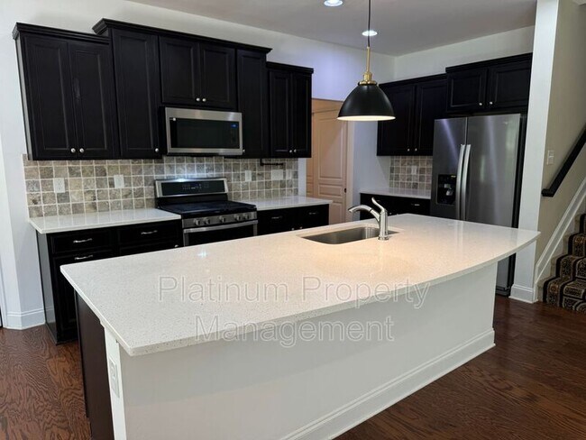 Building Photo - 2045 Birmingham Ct