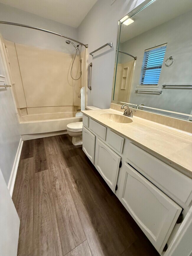 Building Photo - 2908 Alpine Pl