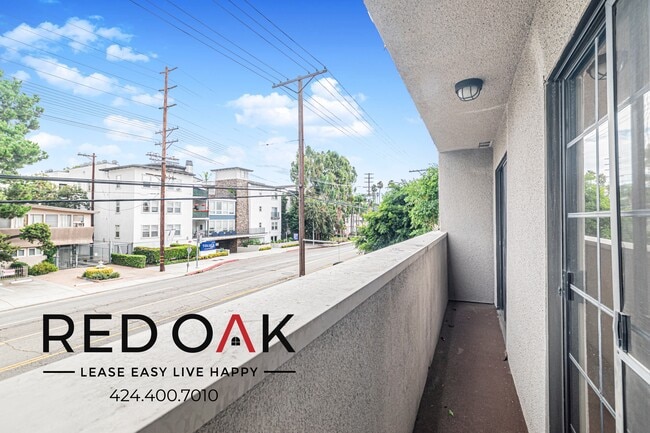 Building Photo - 4651 Cahuenga Blvd