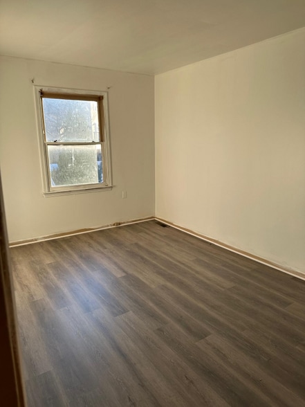 Building Photo - 235 Vista Dr