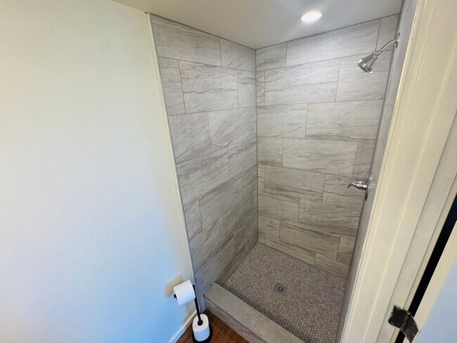 Building Photo - 3 bed/2 Bath, Spacious Home in Mount Verno...