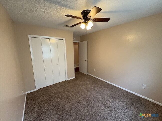 Building Photo - 1013 Kathey Dr
