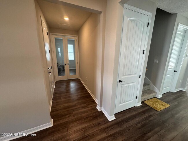 Building Photo - 217 Red Barn Rd