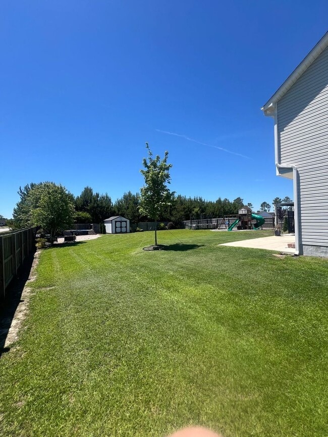 Building Photo - 303 Breezeway Dr
