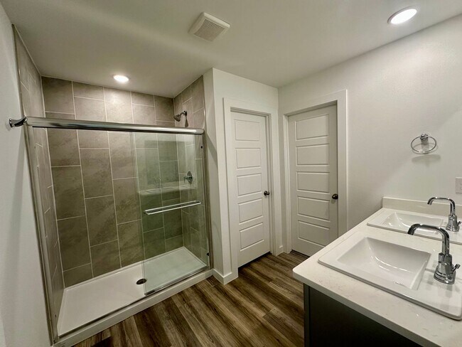 Building Photo - 3 bed 2 bath - Frenship ISD