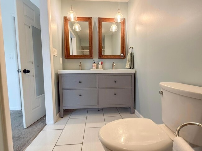 Building Photo - 3084 Sawyer Dr