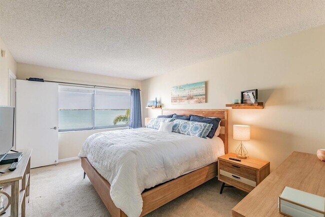 Building Photo - 5541 Del Sol Blvd