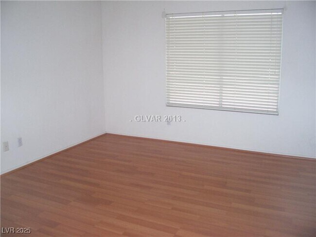 Building Photo - 1774 Silver Knoll Ave