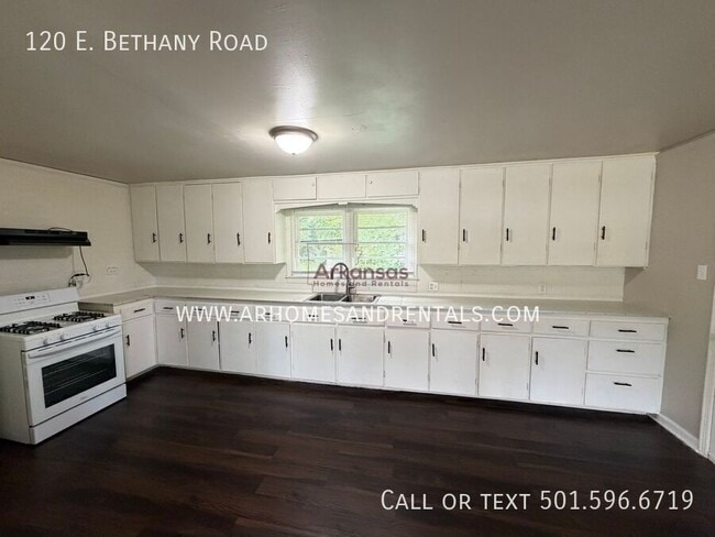 Building Photo - 120 E Bethany Rd