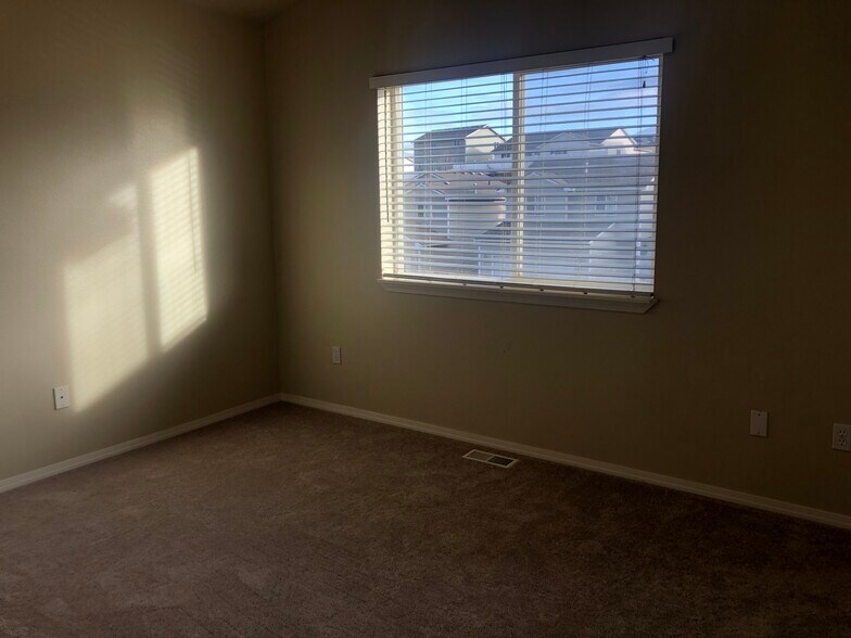 Building Photo - 1124 SW Lost Trail Dr