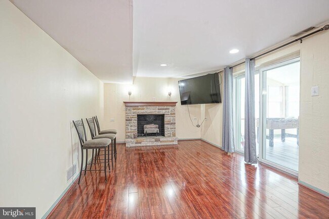 Building Photo - 308 Valley Run Dr