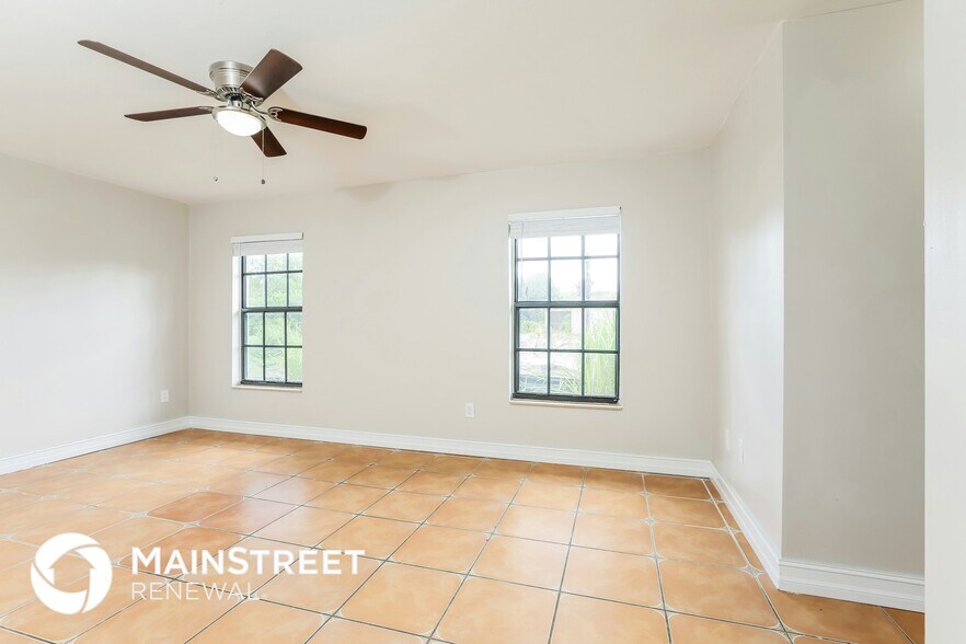 Building Photo - 717 Little Rock St E