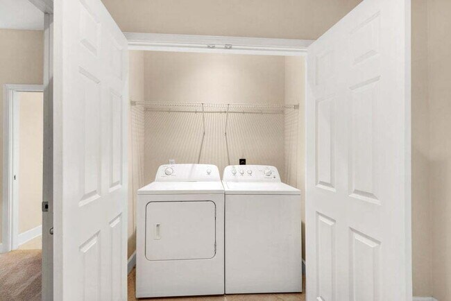 Building Photo - "Spacious 2-Bed Townhouse in Fort Walton Beach"