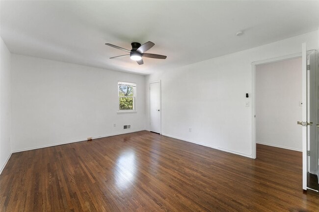 Building Photo - 25 Saxon Wood Rd