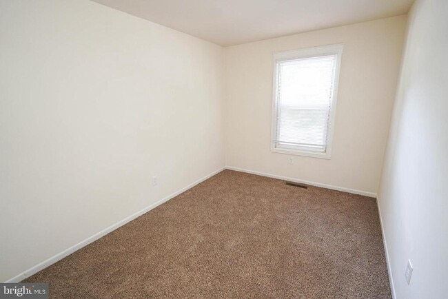 Building Photo - 734 Hemlock St