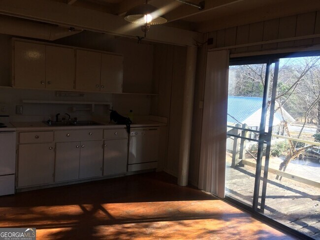 Building Photo - 1453 S Barnett Shoals Rd