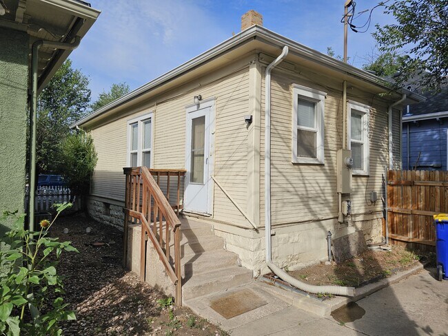 Building Photo - 906 W Colorado Ave