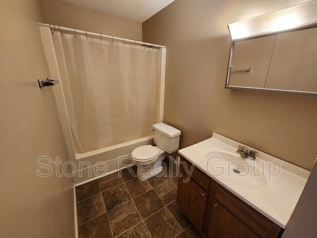 Building Photo - 2484 E Clayton Dr