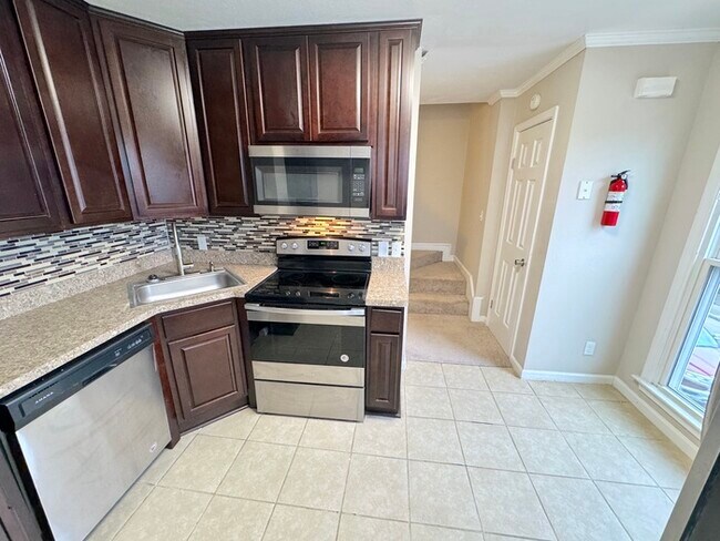 Building Photo - 1003 Green St