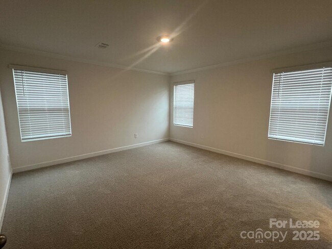 Building Photo - 1432 Wildflower St