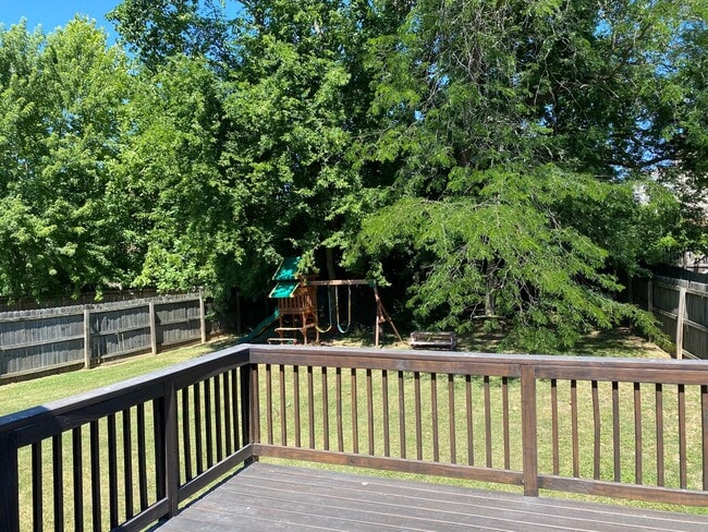 Building Photo - Great Location!! Beautiful Partial Brick H...