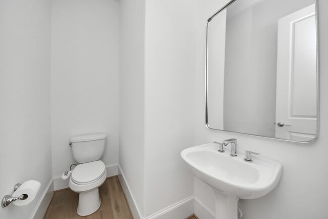 Building Photo - 4005 Woodshire Vlg Ests