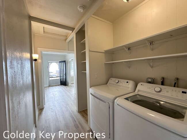 Building Photo - Single-Level Home Across from the Beach in...