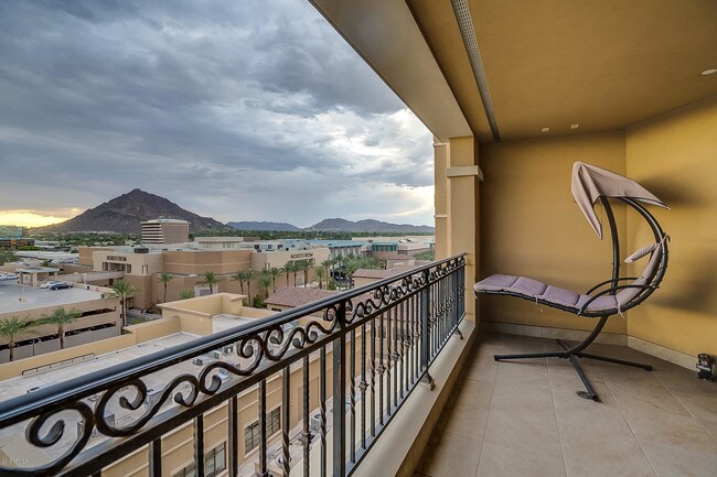 Building Photo - 7175 E Camelback Rd