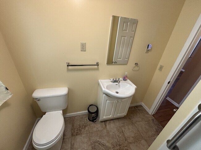 Building Photo - 3308 Harmont Ave NE