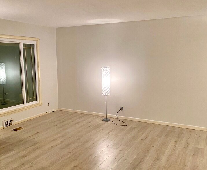 Building Photo - 8003 Broadfern Dr