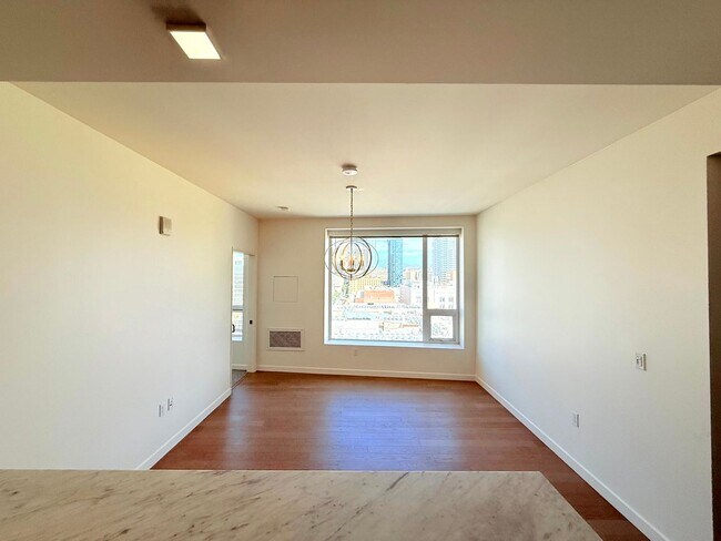 Building Photo - 1050 S Grand Ave