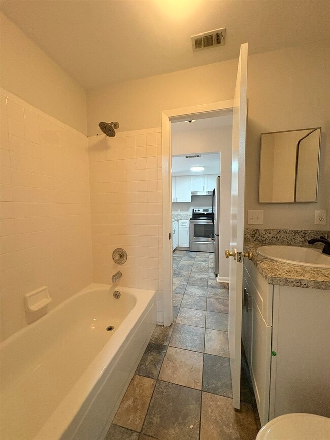 Building Photo - 1461 Live Oak Dr