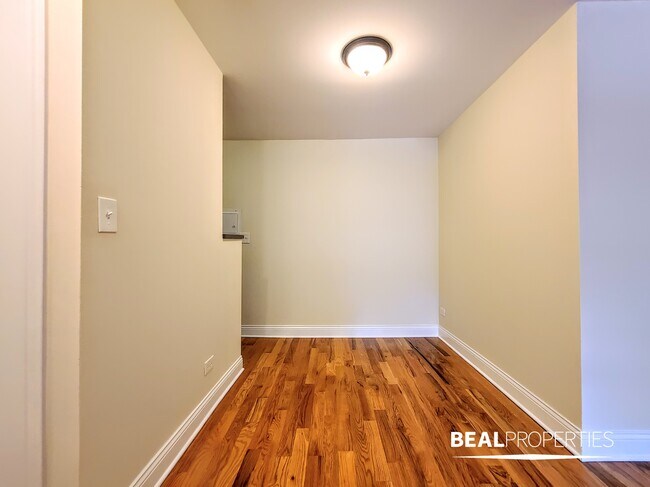 Building Photo - 555 W Arlington Pl