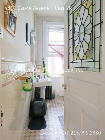 Building Photo - 4814 Cedar Ave